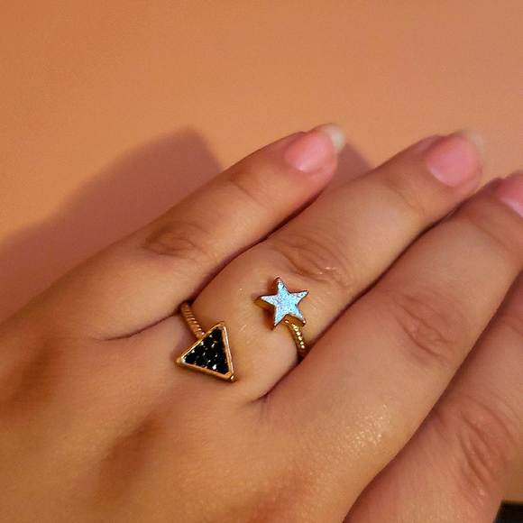 Wrap Around Star and Black Stone Triangle Ring - Picture 2 of 2